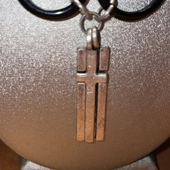 Express cross necklace - Picture 2 of 5